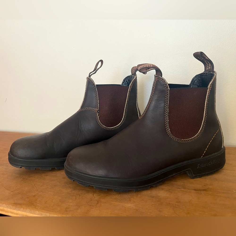 Size 9 Brown  Blundstone 500